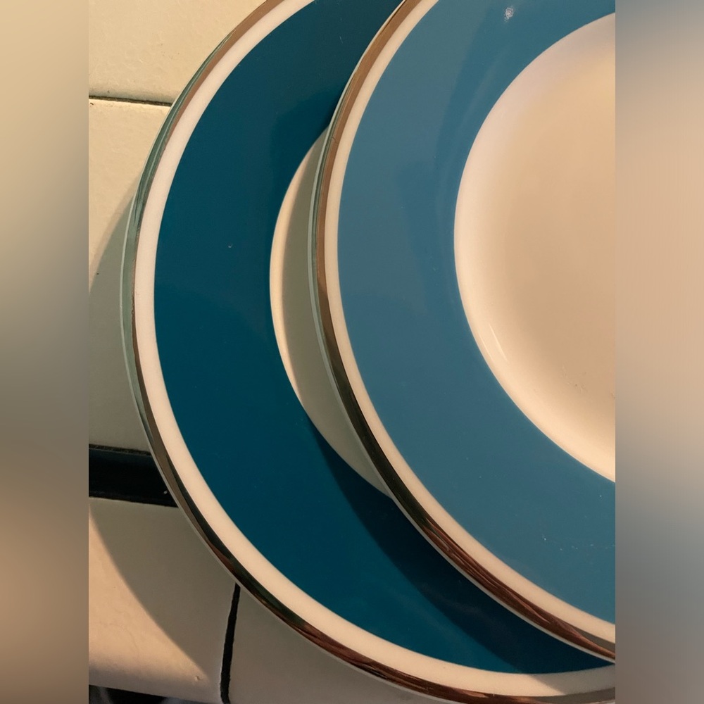 NWT 2 Villeroy & Boch 9” Luncheon Plates Anmut Sky Blu Petrol Blu Prem Porcelain